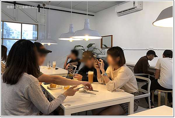 屏東 南州糖廠ma Mom Mom咖啡 白色咖啡屋 Ig打卡餐廳 捲捲和土豆拿鐵 痞客邦