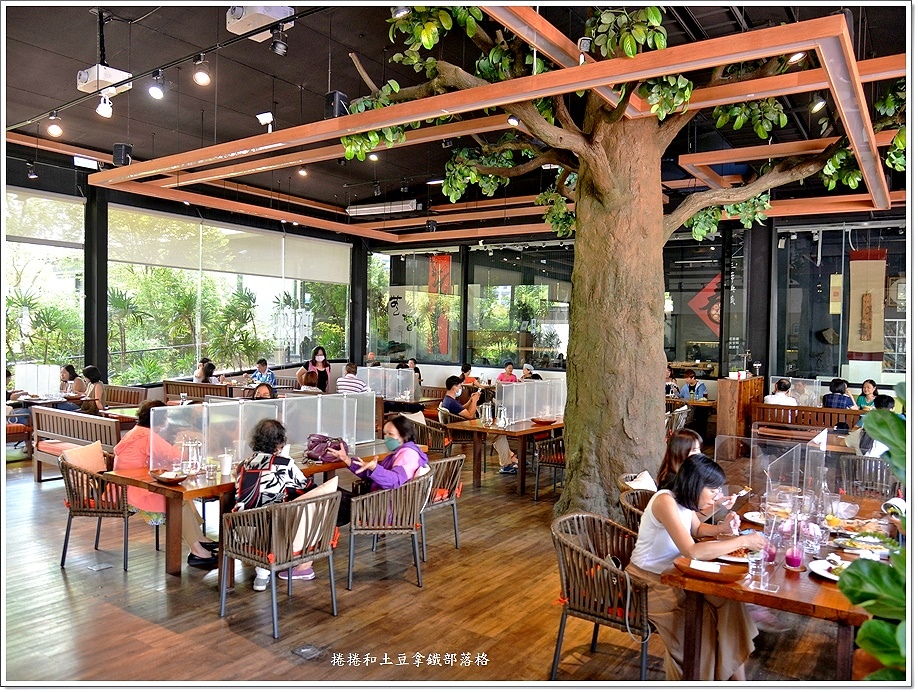 [問題] 左營高鐵站附近的蔬食餐廳？