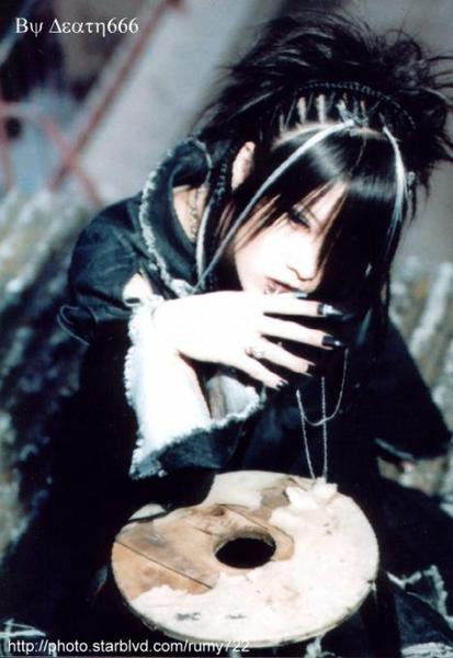 雅缶 MIYAVI MYV 雅-miyavi- Due'le quartz Miyavi aka Miyabi aka MYV | Back in his Due'le Quartz days