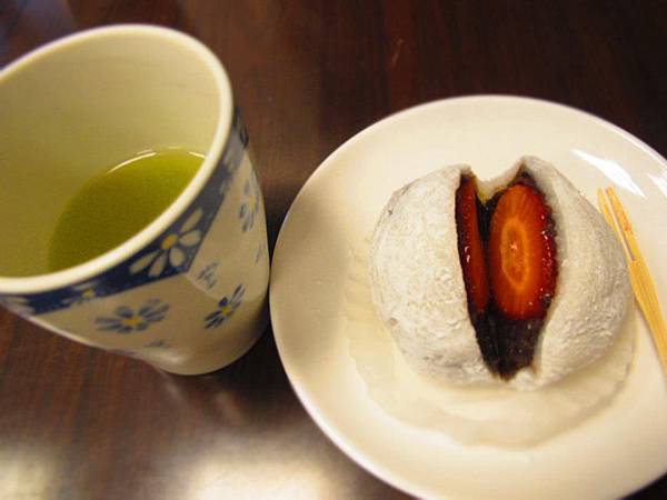 384799_2178706355943_671065734_n