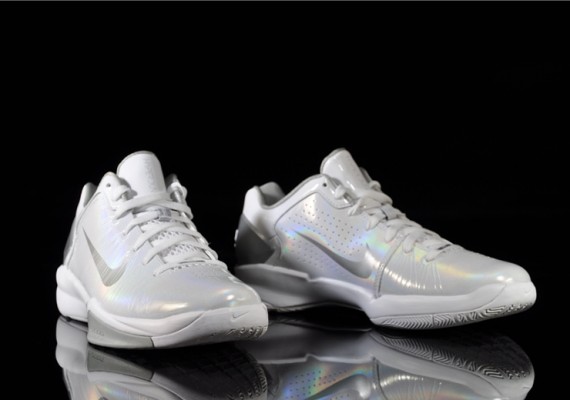 Nike2011新款鞋子型錄 Hyperdunk Low 白/銀