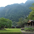 布洛灣山月村