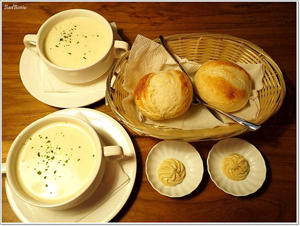 【食】【台中】NINI尼尼義大利餐廳旗艦店台中公益店 ~ 在咖啡廳裡吃PASTA 【食】【台中】NINI尼尼義大利餐廳旗艦店台中公益店 ~ 在咖啡廳裡吃PASTA