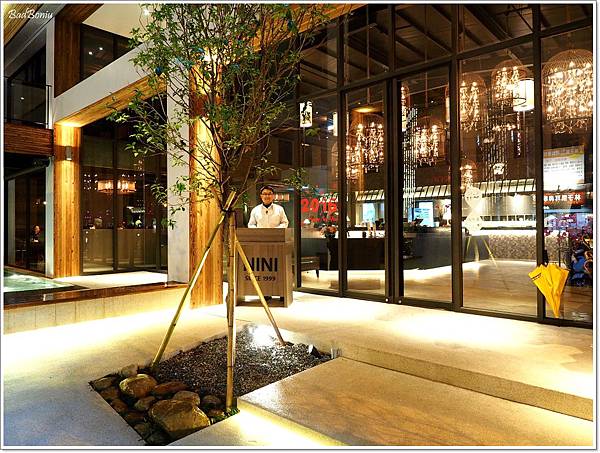 【食】【台中】NINI尼尼義大利餐廳旗艦店台中公益店 ~ 在咖啡廳裡吃PASTA 【食】【台中】NINI尼尼義大利餐廳旗艦店台中公益店 ~ 在咖啡廳裡吃PASTA