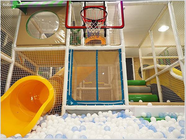 【食】【桃園】夢工場親子主題餐廳.質感佳,還把縮小版愛樂園搬進餐廳裡了! 【食】【桃園】夢工場親子主題餐廳.質感佳,還把縮小版愛樂園搬進餐廳裡了!