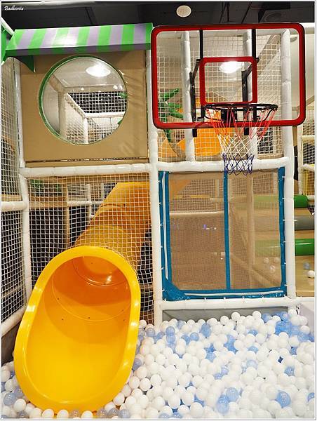 【食】【桃園】夢工場親子主題餐廳.質感佳,還把縮小版愛樂園搬進餐廳裡了! 【食】【桃園】夢工場親子主題餐廳.質感佳,還把縮小版愛樂園搬進餐廳裡了!