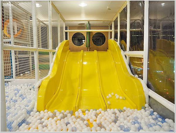 【食】【桃園】夢工場親子主題餐廳.質感佳,還把縮小版愛樂園搬進餐廳裡了! 【食】【桃園】夢工場親子主題餐廳.質感佳,還把縮小版愛樂園搬進餐廳裡了!