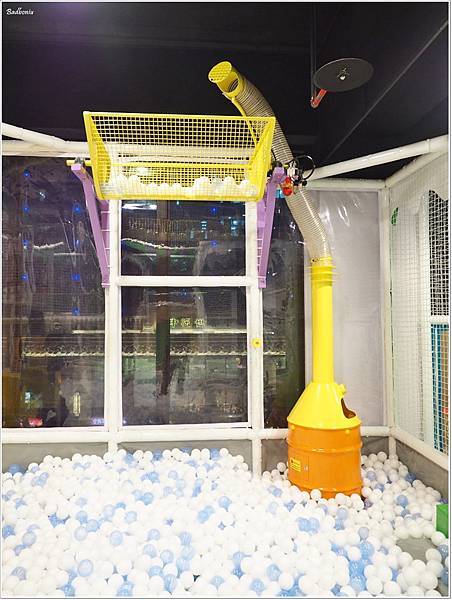 【食】【桃園】夢工場親子主題餐廳.質感佳,還把縮小版愛樂園搬進餐廳裡了! 【食】【桃園】夢工場親子主題餐廳.質感佳,還把縮小版愛樂園搬進餐廳裡了!