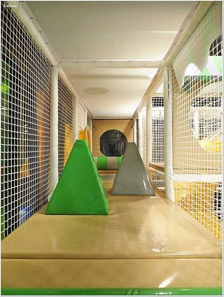 【食】【桃園】夢工場親子主題餐廳.質感佳,還把縮小版愛樂園搬進餐廳裡了! 【食】【桃園】夢工場親子主題餐廳.質感佳,還把縮小版愛樂園搬進餐廳裡了!