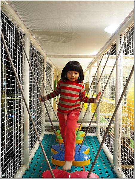 【食】【桃園】夢工場親子主題餐廳.質感佳,還把縮小版愛樂園搬進餐廳裡了! 【食】【桃園】夢工場親子主題餐廳.質感佳,還把縮小版愛樂園搬進餐廳裡了!