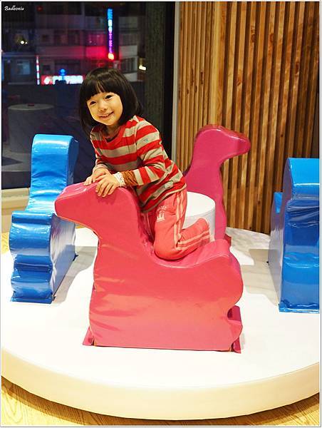 【食】【桃園】夢工場親子主題餐廳.質感佳,還把縮小版愛樂園搬進餐廳裡了! 【食】【桃園】夢工場親子主題餐廳.質感佳,還把縮小版愛樂園搬進餐廳裡了!