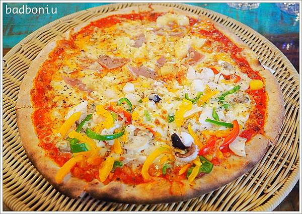 【食】【新竹】Fan&House 手工窯烤柴燒披薩、牛排、咖啡茶飲、鮮榨果汁.餐點平價還有戶外大草皮可以跟袋鼠互動喔! 【食】【新竹】Fan&House 手工窯烤柴燒披薩、牛排、咖啡茶飲、鮮榨果汁.餐點平價還有戶外大草皮可以跟袋鼠互動喔!