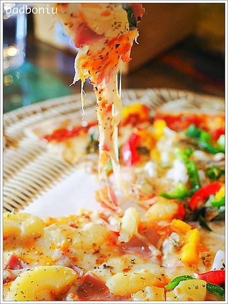 【食】【新竹】Fan&House 手工窯烤柴燒披薩、牛排、咖啡茶飲、鮮榨果汁.餐點平價還有戶外大草皮可以跟袋鼠互動喔! 【食】【新竹】Fan&House 手工窯烤柴燒披薩、牛排、咖啡茶飲、鮮榨果汁.餐點平價還有戶外大草皮可以跟袋鼠互動喔!