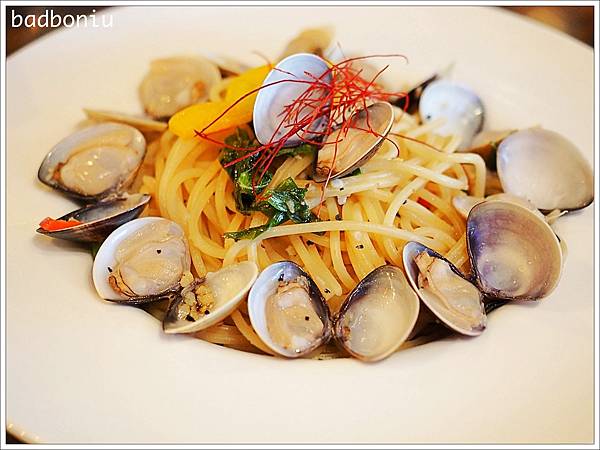 【食】【新竹】Fan&House 手工窯烤柴燒披薩、牛排、咖啡茶飲、鮮榨果汁．餐點平價還有戶外大草皮可以跟袋鼠互動喔！