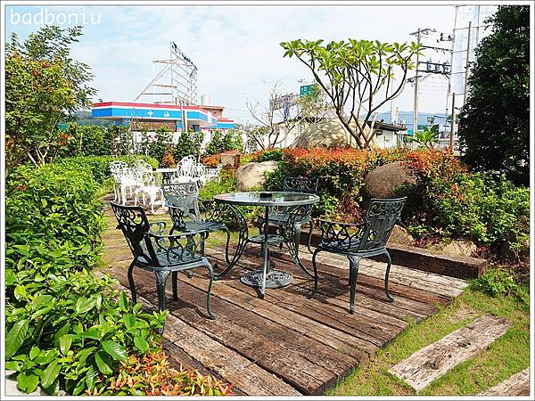 【食】【新竹】Fan&House 手工窯烤柴燒披薩、牛排、咖啡茶飲、鮮榨果汁．餐點平價還有戶外大草皮可以跟袋鼠互動喔！