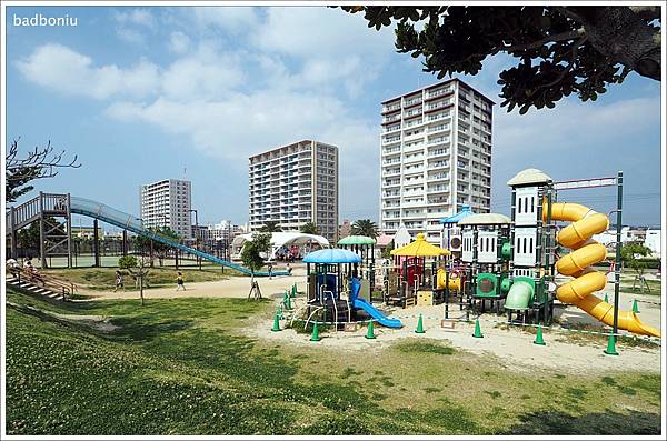 遊 沖繩 豊崎にじ公園 豐崎彩虹公園 Ashibinaa Outlet斜對面 木質平面溜滑梯一樣很吸睛 壞波妞の旅行食踨 痞客邦 遊 沖繩 豊崎にじ公園 豐崎彩虹公園 Ashibinaa Outlet斜對面 木質平面溜滑梯一樣很吸睛 壞波妞の旅行食踨 痞客邦