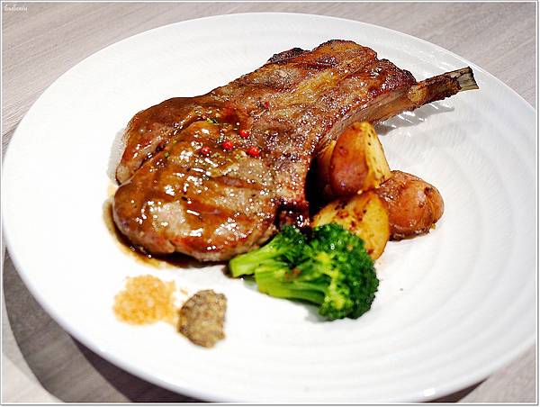 【食】【台北】北投雅樂軒 Nook 聚聚樂餐廳,燒烤海鮮拼盤BBQ x 戰斧牛排 x 自助吧 |竟然還有狗狗餐 【食】【台北】北投雅樂軒 Nook 聚聚樂餐廳,燒烤海鮮拼盤BBQ x 戰斧牛排 x 自助吧 |竟然還有狗狗餐