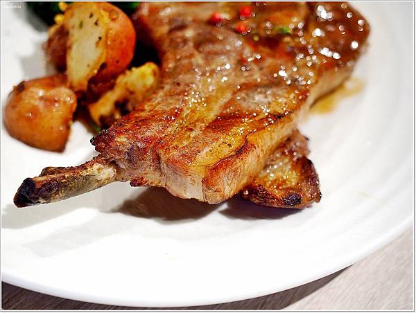 【食】【台北】北投雅樂軒 Nook 聚聚樂餐廳,燒烤海鮮拼盤BBQ x 戰斧牛排 x 自助吧 |竟然還有狗狗餐 【食】【台北】北投雅樂軒 Nook 聚聚樂餐廳,燒烤海鮮拼盤BBQ x 戰斧牛排 x 自助吧 |竟然還有狗狗餐