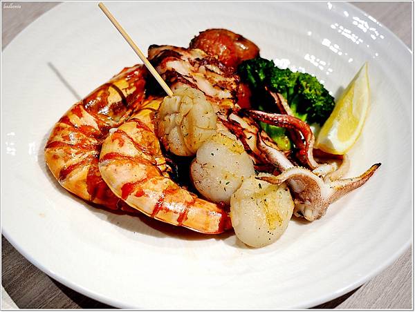 【食】【台北】北投雅樂軒 Nook 聚聚樂餐廳,燒烤海鮮拼盤BBQ x 戰斧牛排 x 自助吧 |竟然還有狗狗餐 【食】【台北】北投雅樂軒 Nook 聚聚樂餐廳,燒烤海鮮拼盤BBQ x 戰斧牛排 x 自助吧 |竟然還有狗狗餐