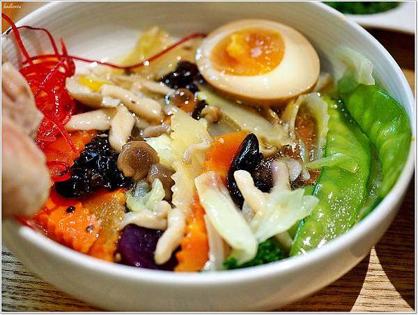 【食】【高雄】永心鳳茶 中山店 | 不止賣茶,餐點也很有水準 【食】【高雄】永心鳳茶 中山店 | 不止賣茶,餐點也很有水準