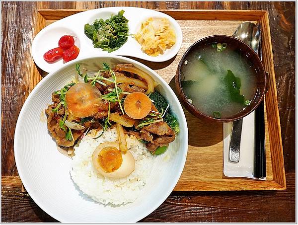【食】【高雄】永心鳳茶 中山店 | 不止賣茶,餐點也很有水準 【食】【高雄】永心鳳茶 中山店 | 不止賣茶,餐點也很有水準