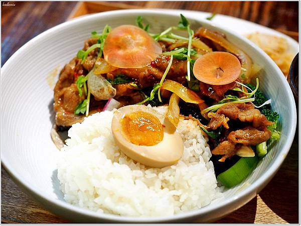 【食】【高雄】永心鳳茶 中山店 | 不止賣茶,餐點也很有水準 【食】【高雄】永心鳳茶 中山店 | 不止賣茶,餐點也很有水準