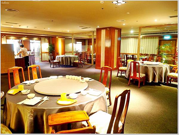 【食】【高雄】福華大飯店 江南春江浙菜 | 一品明爐脆皮烤鴨x超甜美酸白菜鍋,菜色道道精彩絕無冷場 【食】【高雄】福華大飯店 江南春江浙菜 | 一品明爐脆皮烤鴨x超甜美酸白菜鍋,菜色道道精彩絕無冷場