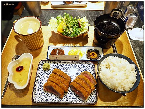 【食】【台北】乍牛 - 全台第一炸牛排專賣店,王品排隊品牌再現 【食】【台北】乍牛 - 全台第一炸牛排專賣店,王品排隊品牌再現