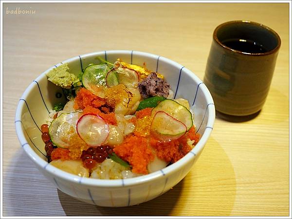 【食】【台中】瞞著爹台中精誠丼飯 - 台中限定款日式海鮮丼飯,軟絲好好食~ 【食】【台中】瞞著爹台中精誠丼飯 - 台中限定款日式海鮮丼飯,軟絲好好食~
