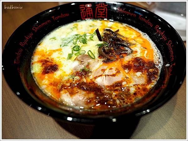 【食】【台北】琉球新麵 通堂拉麵 台灣1號店,日本沖繩必吃拉麵原味來台,台北統一時代百貸美食再加一 【食】【台北】琉球新麵 通堂拉麵 台灣1號店,日本沖繩必吃拉麵原味來台,台北統一時代百貸美食再加一