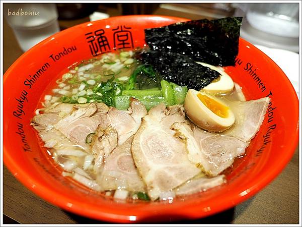 【食】【台北】琉球新麵 通堂拉麵 台灣1號店,日本沖繩必吃拉麵原味來台,台北統一時代百貸美食再加一 【食】【台北】琉球新麵 通堂拉麵 台灣1號店,日本沖繩必吃拉麵原味來台,台北統一時代百貸美食再加一