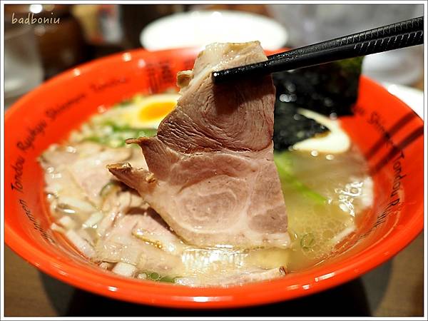 【食】【台北】琉球新麵 通堂拉麵 台灣1號店,日本沖繩必吃拉麵原味來台,台北統一時代百貸美食再加一 【食】【台北】琉球新麵 通堂拉麵 台灣1號店,日本沖繩必吃拉麵原味來台,台北統一時代百貸美食再加一