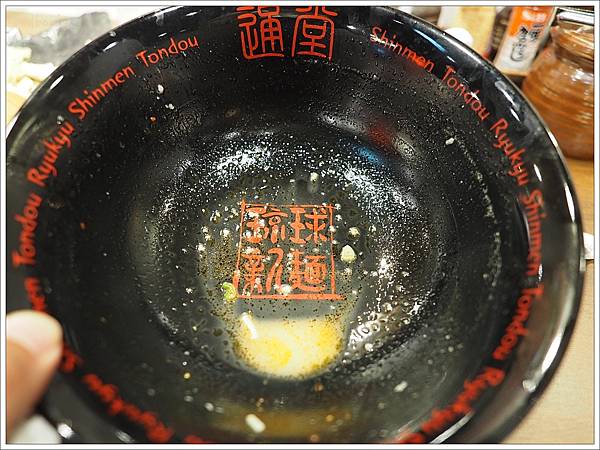 【食】【台北】琉球新麵 通堂拉麵 台灣1號店,日本沖繩必吃拉麵原味來台,台北統一時代百貸美食再加一 【食】【台北】琉球新麵 通堂拉麵 台灣1號店,日本沖繩必吃拉麵原味來台,台北統一時代百貸美食再加一