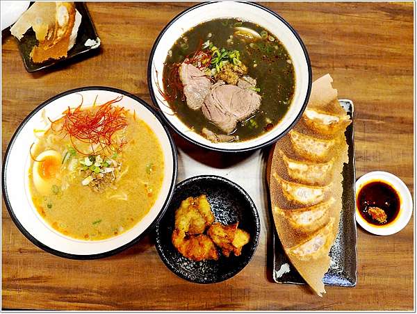 食 宜蘭 東京餃子 台日混血辛担担麵的交纏 餃子果然搶戲是主角 壞波妞の旅行食踨 痞客邦