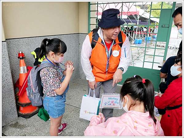 台北景點 Kkday台北親子行程 職遊體驗 英語導遊 台北市立動物園半日遊 完全不會英文也沒問題唷 壞波妞の旅行食踨 痞客邦