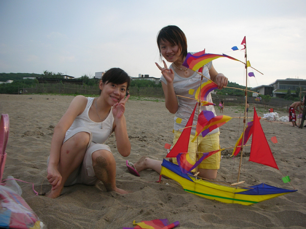 028-兩個狂人竟然在海邊組起風箏拉!!!