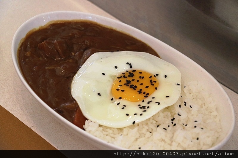 礁溪快閃美食 紅衣小女孩主題房 (23).JPG