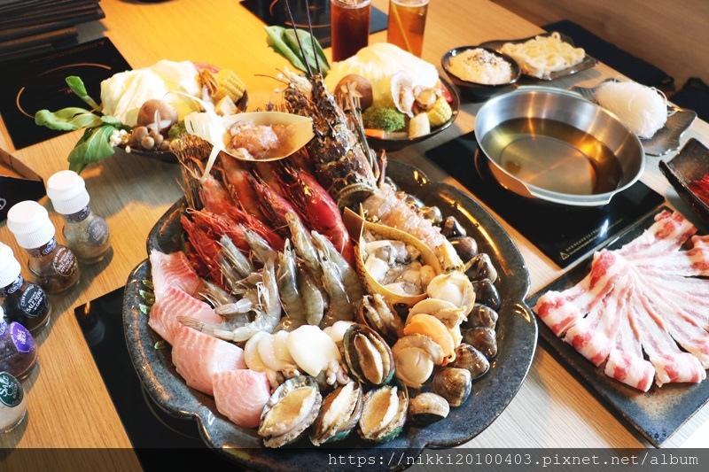 船饕海鮮精緻鍋物(和牛海鮮)