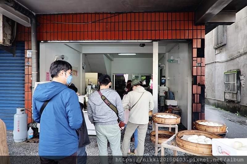 蘇澳 無名早餐店粉漿蛋餅、搶手肉包 (2).JPG