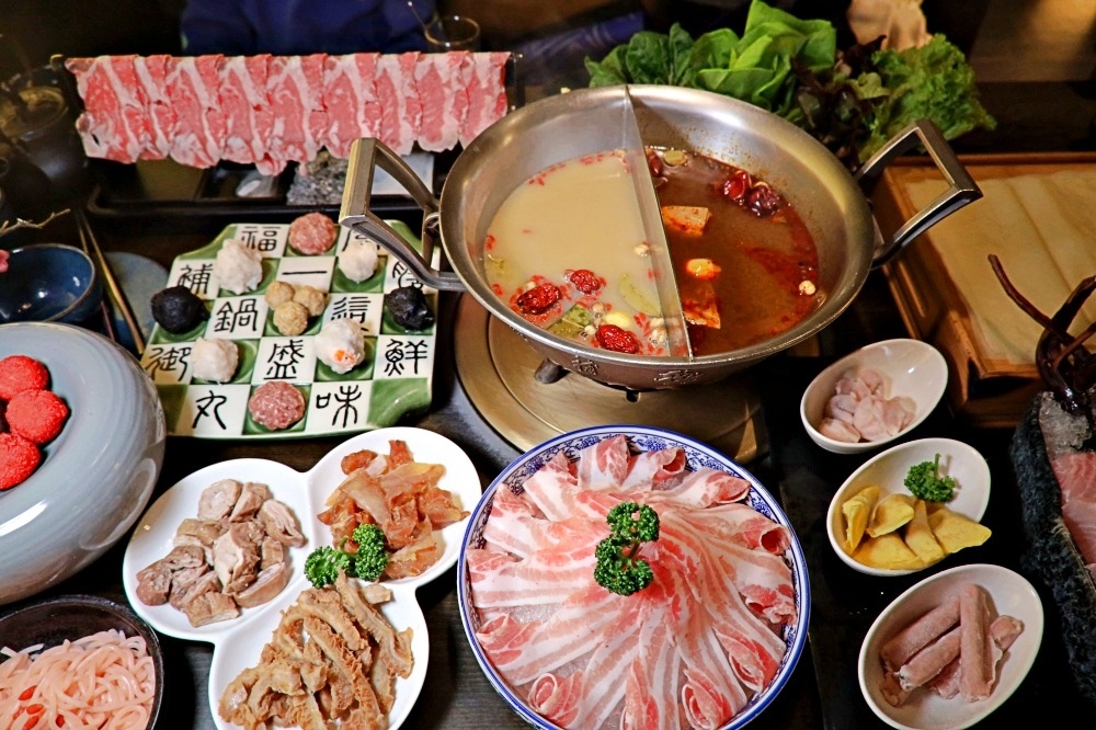 台北麻辣火鍋推薦 50間高CP麻辣火鍋 單點 吃到飽一次滿足 《這一鍋》皇室秘藏鍋物四人套餐僅需 3,280元,每人不到