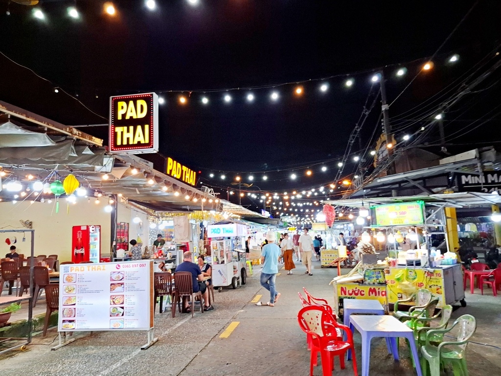 富國島必逛夜市｜楊東夜市美食、手作紀念品與熱鬧夜生活全攻略