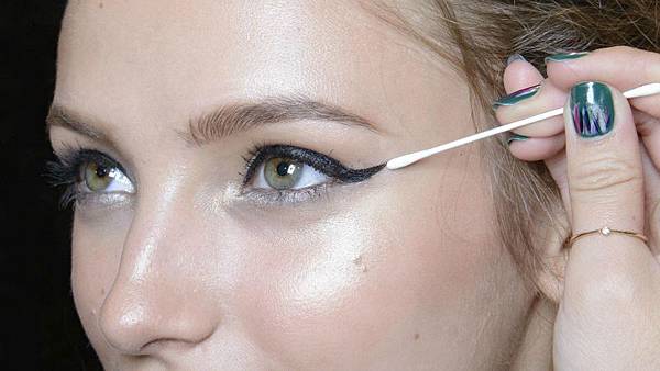 cat-eye-with-cotton-swabs.jpg