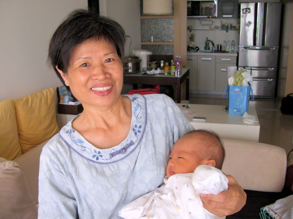 要回台北了，丫媽跟寶寶合照一下。
