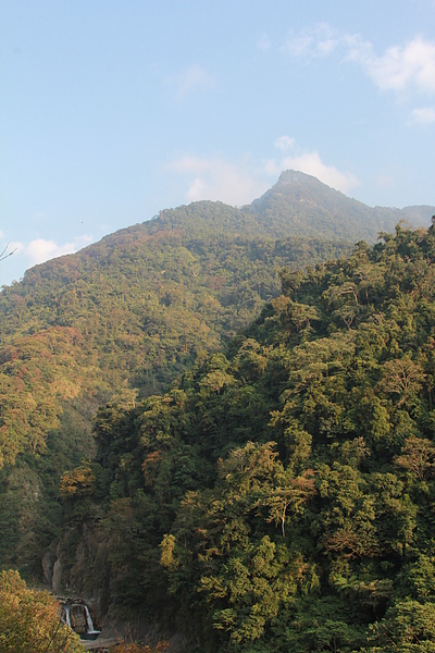 個人陶缸看到的山景