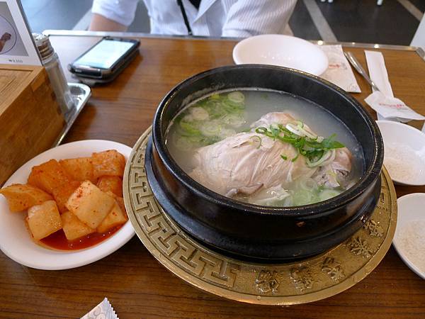 營養中心蔘雞湯~~肉好嫩
