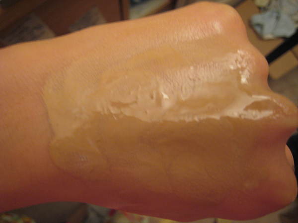 EL sunscreen emulsion spread out