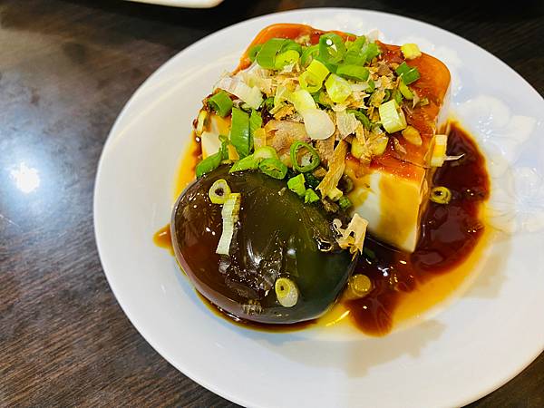 新莊美食在地人都推珍品餐飲坊》主打珍品四鴨  招牌鴨滷飯、薑