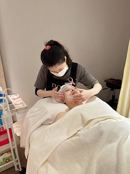 新莊美容推薦逗Dollspa ，想要自帶發光體，就來逗 Do