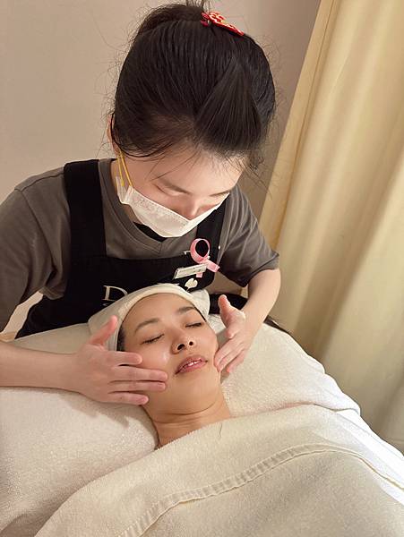 新莊美容推薦逗Dollspa ，想要自帶發光體，就來逗 Do