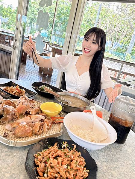 紫南宮甕仔雞推薦》首選七里香甕仔雞，皮脆肉Q又多汁，帶金雞母